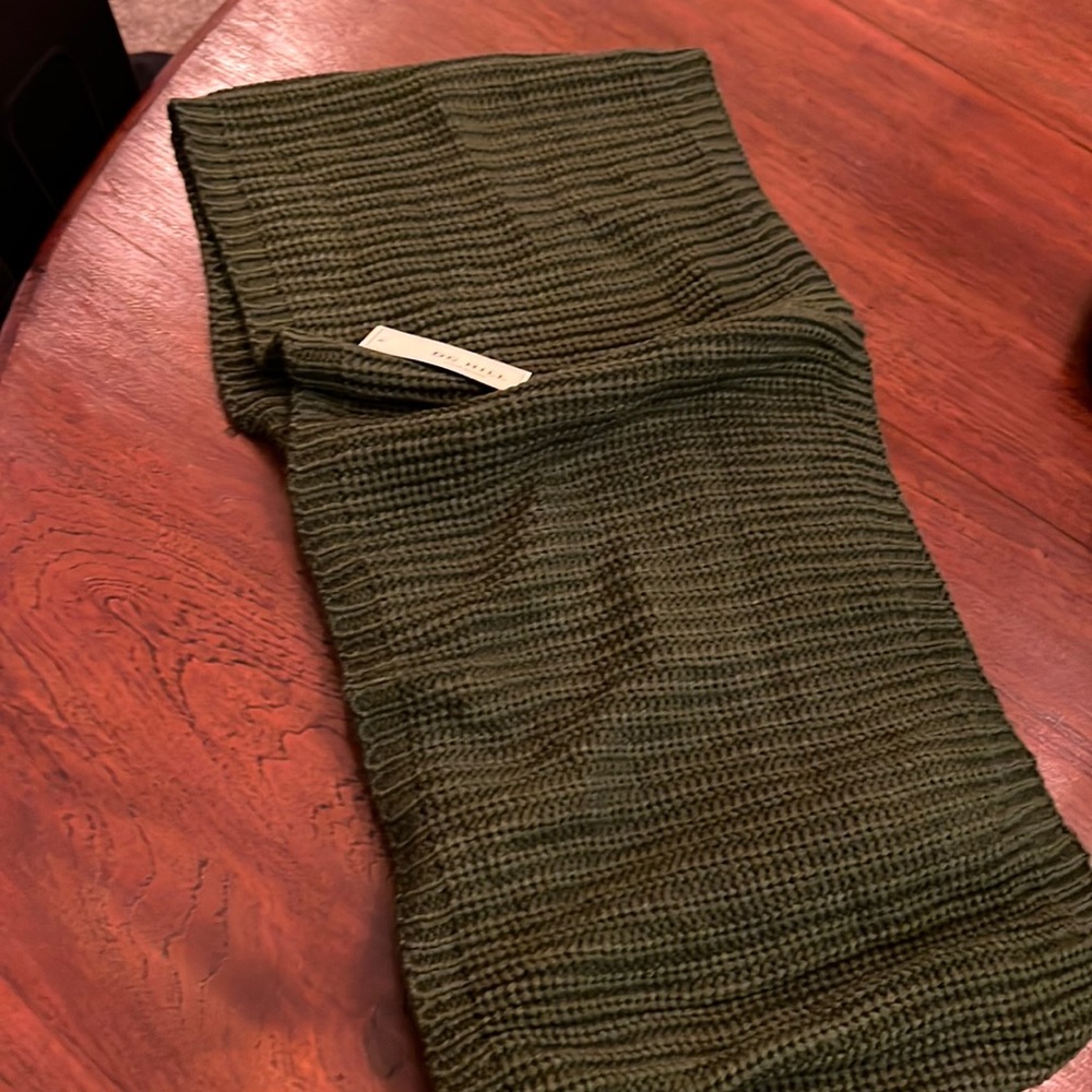 DG Hill Women’s loop scarf
